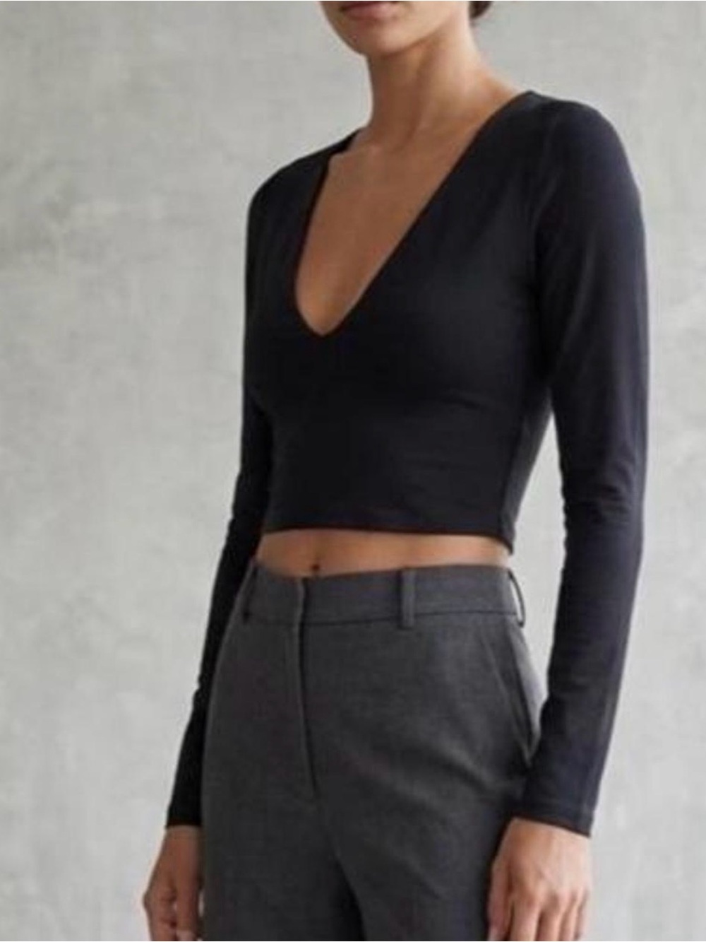 Aritzia Babaton Contour Long Sleeve Crop Top sz: Medium
